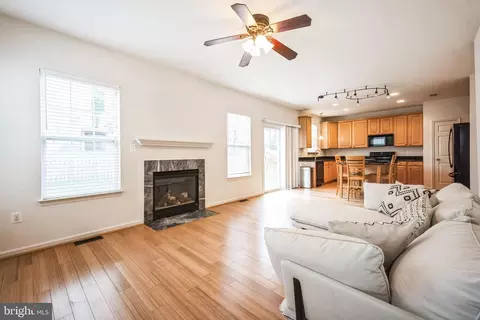 Living - 5553 Hobsons Choice Loop, Manassas, VA 20112 photo 3 of 6
