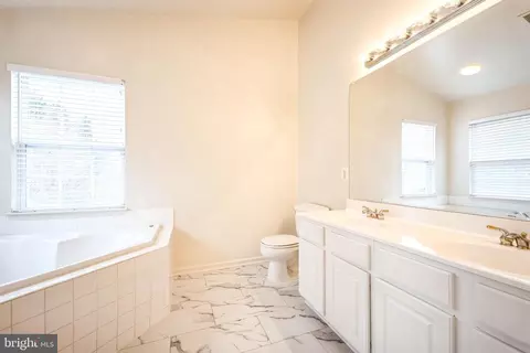 Bath - 5553 Hobsons Choice Loop, Manassas, VA 20112 photo 2 of 3