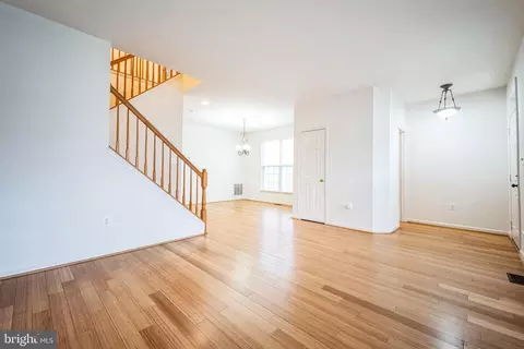 Living - 5553 Hobsons Choice Loop, Manassas, VA 20112 photo 5 of 6
