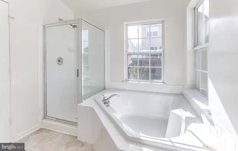 Bath - 5553 Hobsons Choice Loop, Manassas, VA 20112 photo 1 of 3