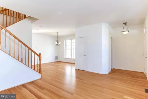 Living - 5553 Hobsons Choice Loop, Manassas, VA 20112 photo 4 of 6