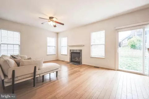 Living - 5553 Hobsons Choice Loop, Manassas, VA 20112 photo 1 of 6