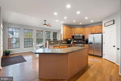 6754 Stapleton Pl, Gainesville, VA 20155 photo 12
