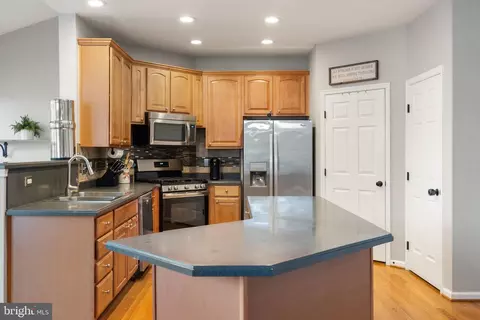 6754 Stapleton Pl, Gainesville, VA 20155 photo 11