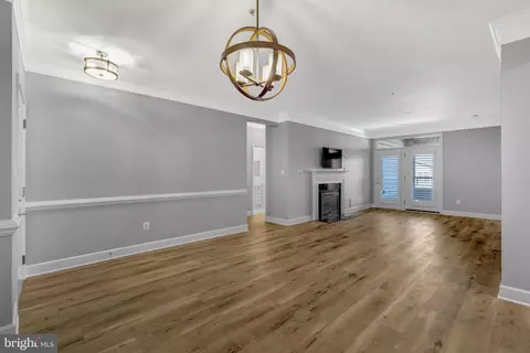 7065 Heritage Hunt Dr #201, Gainesville, VA 20155
