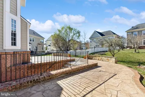 Exterior - 10918 Clara Barton Dr, Bristow, VA 20136 photo 5 of 6