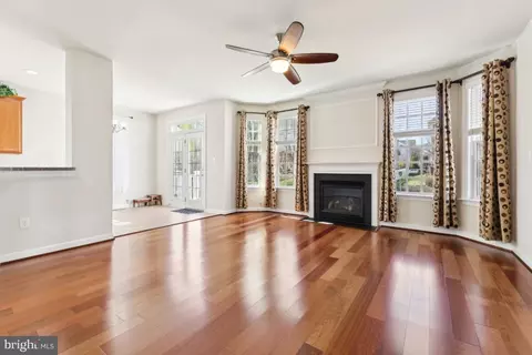 Living - 10918 Clara Barton Dr, Bristow, VA 20136 photo 6 of 6