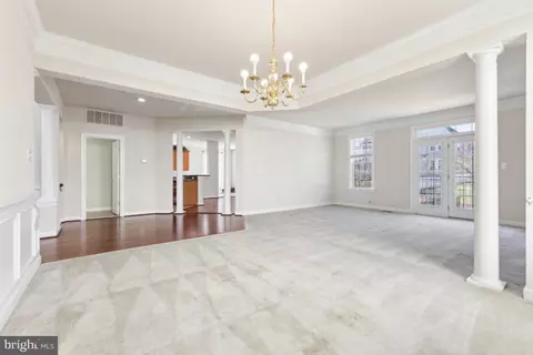 Living - 10918 Clara Barton Dr, Bristow, VA 20136 photo 2 of 6