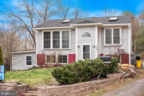 9102 Amherst Ct, Manassas, VA 20111