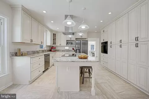 Kitchen - 10001 Silver Fox Trl, Manassas, VA 20111 photo 3 of 9