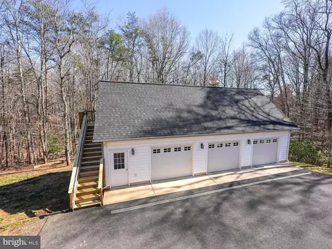 Exterior - 10001 Silver Fox Trl, Manassas, VA 20111 photo 3 of 15