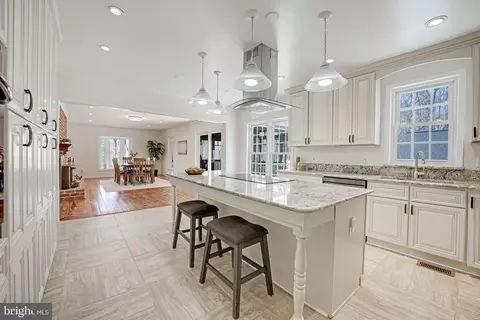 Kitchen - 10001 Silver Fox Trl, Manassas, VA 20111 photo 6 of 9