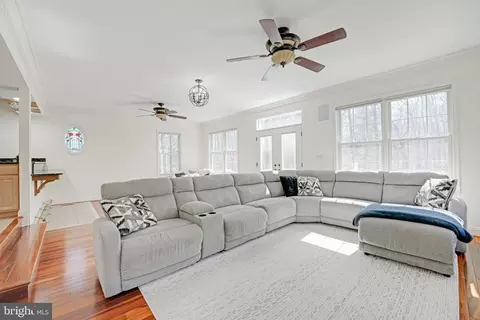 Living - 10001 Silver Fox Trl, Manassas, VA 20111 photo 2 of 6