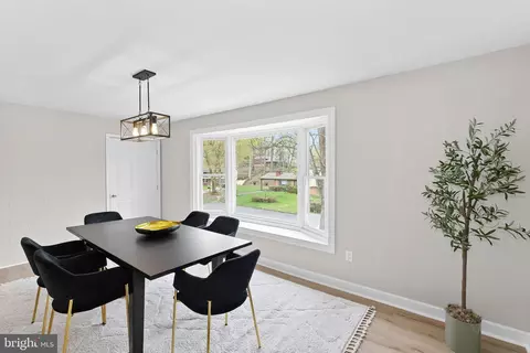 Dining - 19005 Red Oak Ln, Triangle, VA 22172 photo 4 of 5