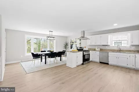 Other - 19005 Red Oak Ln, Triangle, VA 22172 photo 4 of 14