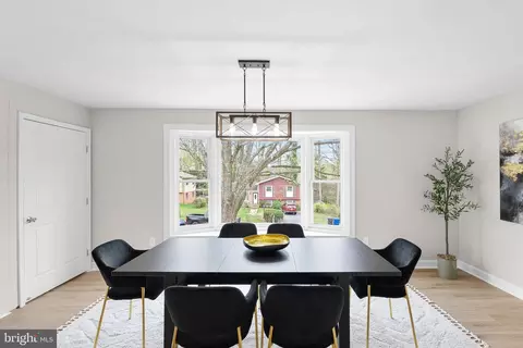 Dining - 19005 Red Oak Ln, Triangle, VA 22172 photo 1 of 5