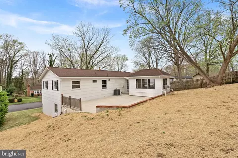 Exterior - 19005 Red Oak Ln, Triangle, VA 22172 photo 3 of 9