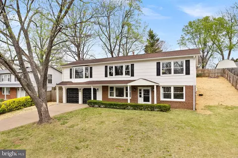 Exterior - 19005 Red Oak Ln, Triangle, VA 22172 photo 8 of 9