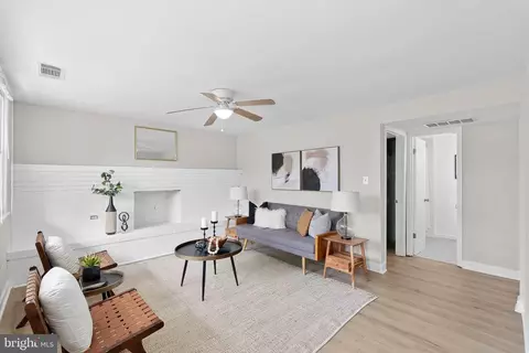 Living - 19005 Red Oak Ln, Triangle, VA 22172 photo 1 of 7