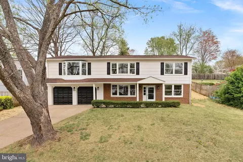 19005 Red Oak Ln, Triangle, VA 22172
