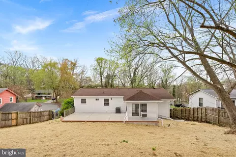 Exterior - 19005 Red Oak Ln, Triangle, VA 22172 photo 2 of 9