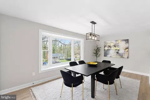 Dining - 19005 Red Oak Ln, Triangle, VA 22172 photo 2 of 5
