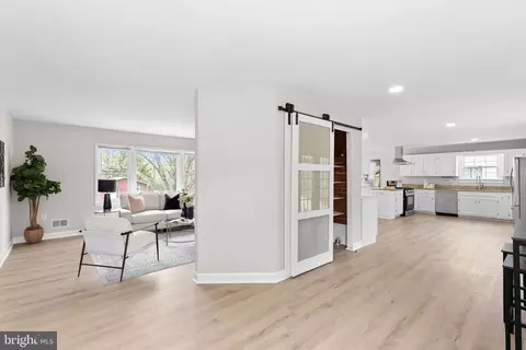 Entry Way - 19005 Red Oak Ln, Triangle, VA 22172 photo 1 of 5