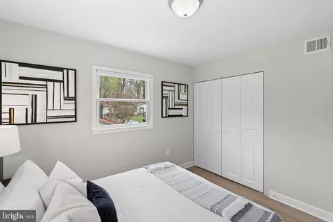 Bedroom - 19005 Red Oak Ln, Triangle, VA 22172 photo 3 of 5