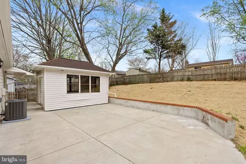 Exterior - 19005 Red Oak Ln, Triangle, VA 22172 photo 6 of 9