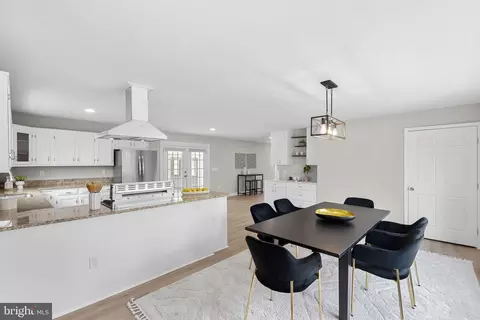 Dining - 19005 Red Oak Ln, Triangle, VA 22172 photo 5 of 5