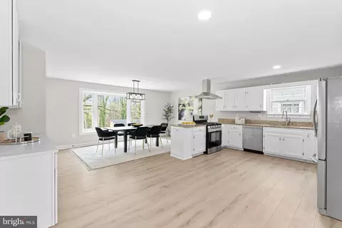 Other - 19005 Red Oak Ln, Triangle, VA 22172 photo 3 of 14
