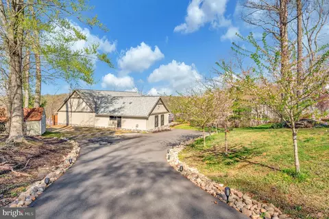 8080 Longtree Rd, Manassas, VA 20112 photo 2