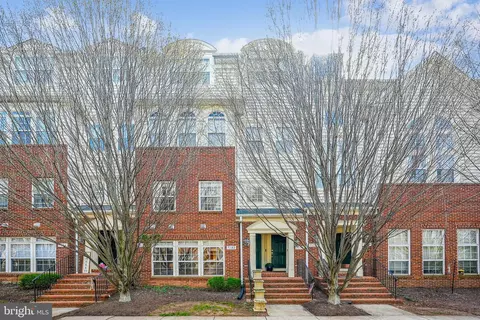 7180 Little Thames Dr, Gainesville, VA 20155