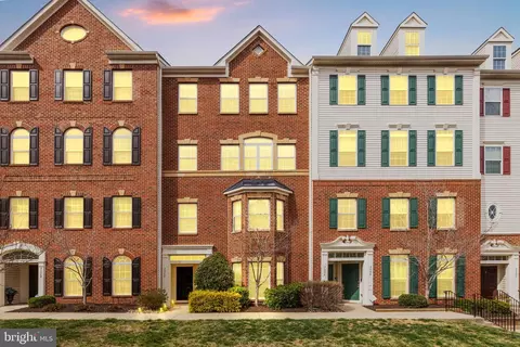 7310 Brunson Cir, Gainesville, VA 20155