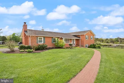 12709 Vint Hill Rd, Nokesville, VA 20181