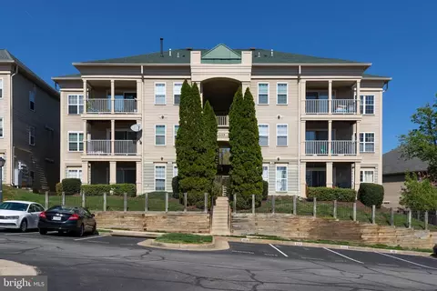 1055 Gardenview Loop #402, Woodbridge, VA 22191