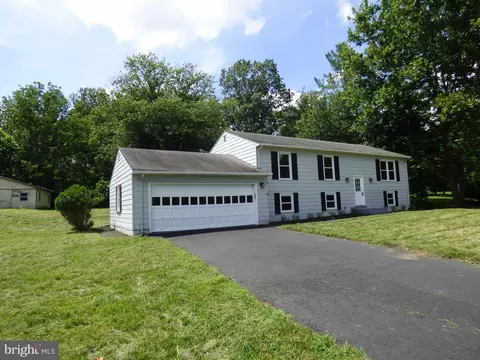 4328 Mountain View Dr, Haymarket, VA 20169