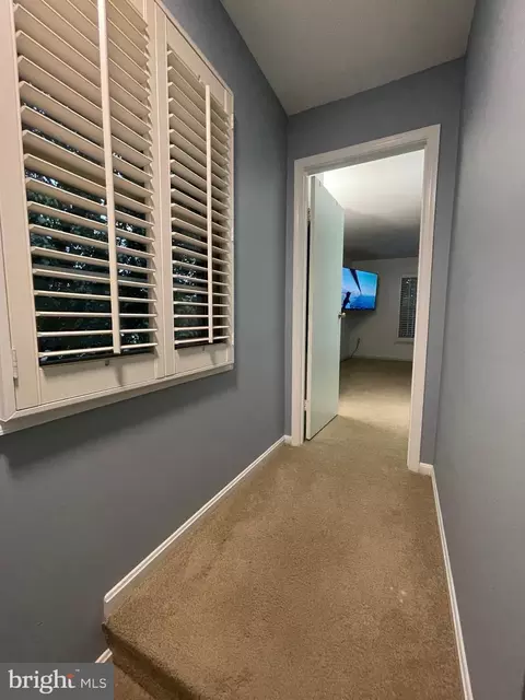 Entry Way - 7552 Emerald Dr, Manassas, VA 20109 photo 4 of 5