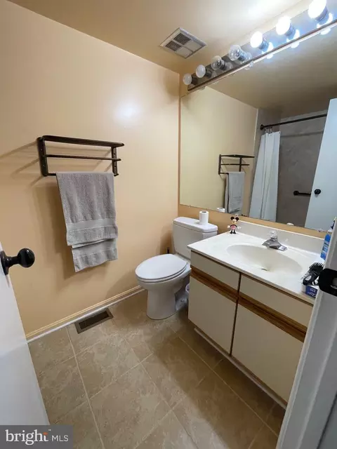 Bath - 7552 Emerald Dr, Manassas, VA 20109 photo 2 of 2