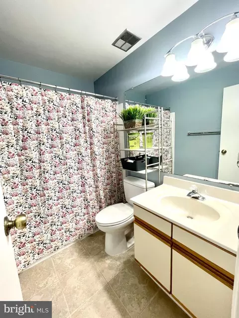 Bath - 7552 Emerald Dr, Manassas, VA 20109 photo 1 of 2