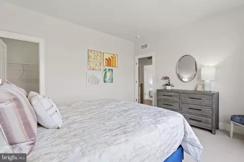Bedroom - 18017 Marsh Pine Rd, Dumfries, VA 22026 photo 2 of 10