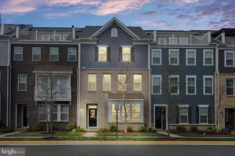 1601 Meadowlark Glen Rd, Dumfries, VA 22026