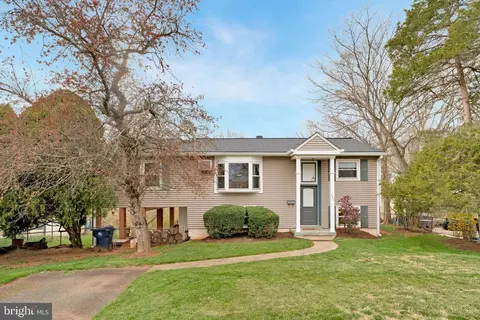 7902 Norfolk Ct, Manassas, VA 20109