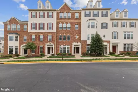 7405 Brunson Cir, Gainesville, VA 20155