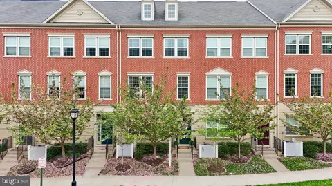 7806 Crescent Park Dr, Gainesville, VA 20155