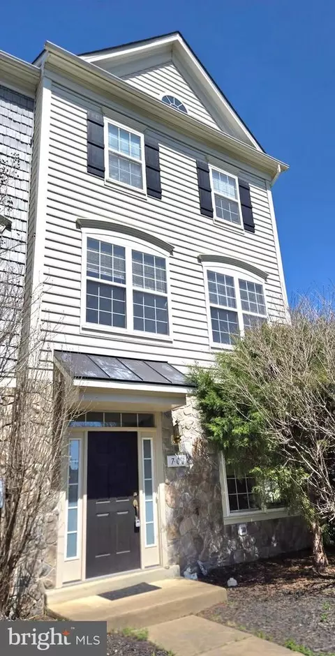 701 Redgate Ln, Woodbridge, VA 22191