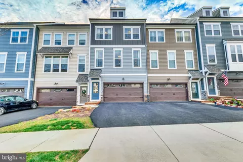 1723 Beech Leaf St, Dumfries, VA 22026