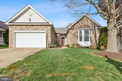 16841 Four Seasons Dr, Dumfries, VA 22025