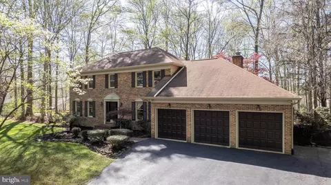 8232 Honeysuckle Rd, Manassas, VA 20112