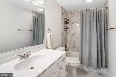 Bath - 2454 Kilpatrick Pl, Dumfries, VA 22026 photo 2 of 3